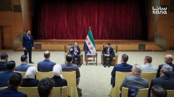 الوزير الشيباني ورئيس الاستخبارات يلتقيان عددا من أبناء الجالية السورية في الصين