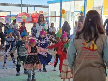 المركز الثاني لمشروع حلمي بإيدي يحتفل باليوم العالمي للطفل في مخيم الهول