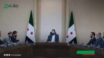 الرئيس الشرع يعقد اجتماعا مع وزير الداخلية وعدد من معاوني الوزير وقادة الأمن في المحافظات الرئيس الشرع يعقد اجتماعا مع وزير الداخلية وعدد من معاوني الوزير وقادة الأمن في المحافظات