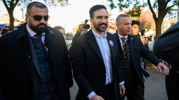 عمدة نيويورك يشيد بمصر في زيارة طريفة لمتجر عربي (فيديو)