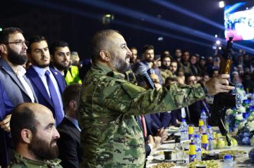  تبرع بأغلى ما يملك .. وزير الدفاع السوري يثير تفاعلا ببكائه خلال حملة فداء لحماة 