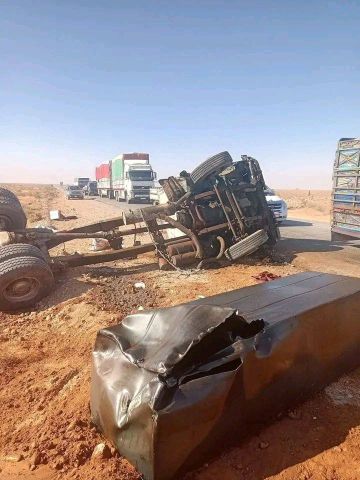 حادث سير بين شاحنتين في منطقة هريبشة جنوب ديرالزور