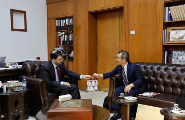 وزير الاتصالات السوري يثير جدلا بعد رده على شخص سخر من صلعته