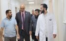 محافظ دير الزور يتفقد مشفى دير الزور الوطني ويتابع حملة أبصر لعمليات الساد