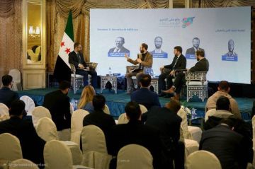 بيومه الثاني.. مؤتمر عام على التحرير.. أفق وتحديات يناقش واقع المؤسستين العسكرية والأمنية بيومه الثاني.. مؤتمر عام على التحرير.. أفق وتحديات يناقش واقع المؤسستين العسكرية والأمنية