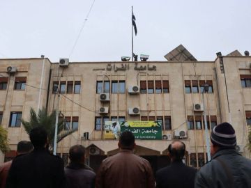 بمناسبة عيد التحرير رفع الأعلام السورية على مباني جامعة الفرات بمناسبة عيد التحرير رفع الأعلام السورية على مباني جامعة الفرات