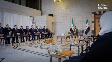 الرئيس الشرع يستقبل الوزير الشيباني وفريق وزارة الخارجية والمغتربين الرئيس الشرع يستقبل الوزير الشيباني وفريق وزارة الخارجية والمغتربين