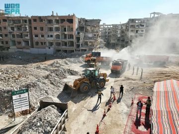 مركز إغاثة الملك سلمان يطلق مشروع إزالة أنقاض دوما وداريا السوريتين (فيديو)