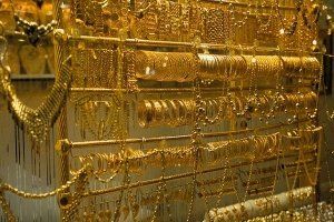 غرام الذهب في سوريا يتراجع بمقدار 25 ألف ليرة... والأونصة تنخفض لأقل من 50 مليون ليرة سورية غرام الذهب في سوريا يتراجع بمقدار 25 ألف ليرة... والأونصة تنخفض لأقل من 50 مليون ليرة سورية