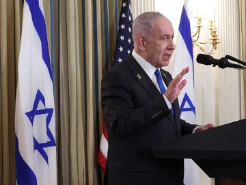 مكتب نتنياهو ينفي رفضه التوقيع على اتفاقية مع سوريا: الأمور لم تصل إلى اتفاقيات مكتب نتنياهو ينفي رفضه التوقيع على اتفاقية مع سوريا: الأمور لم تصل إلى اتفاقيات