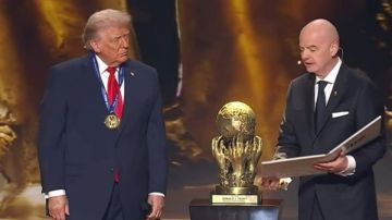 ترامب ينال جائزة الفيفا للسلام ترامب ينال جائزة الفيفا للسلام