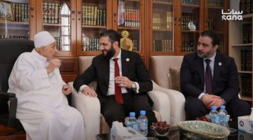 الرئيس الشرع يزور شيخ قراء الشام الشيخ محمد كريم الراجح في الدوحة الرئيس الشرع يزور شيخ قراء الشام الشيخ محمد كريم الراجح في الدوحة