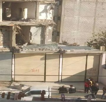 إخلاء بناء آيل للسقوط في حي البوسرايا بدير الزور بعد الكشف الهندسي