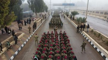 العرض العسكري في حي الجورة بدير الزور بمناسبة يوم التحرير