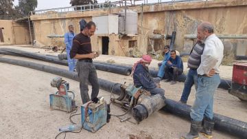 تعزيل وتنظيف أحواض الترسيب الأولي في محطة المياه الرئيسية بدير الزور