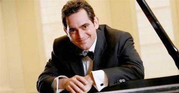 بين فتوى دينية وبيان أسف رسمي.. سبب مثير يقف وراء إلغاء حفل مالك جندلي في سوريا بين فتوى دينية وبيان أسف رسمي.. سبب مثير يقف وراء إلغاء حفل مالك جندلي في سوريا