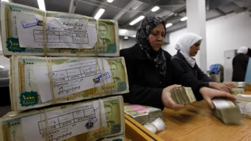 سوريا.. إغلاق جميع المصارف العامة والخاصة ومصادر اقتصادية تكشف السبب سوريا.. إغلاق جميع المصارف العامة والخاصة ومصادر اقتصادية تكشف السبب