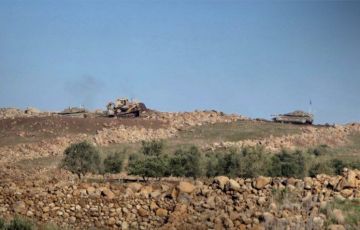 إسرائيل تستهدف بالقذائف تل الأحمر الشرقي في ريف القنيطرة الجنوبي