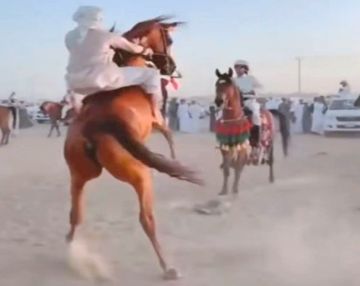 توافد المشاركون إلى مضمار النصر في القورية