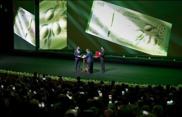 سوريا.. الشرع يعلق على انقطاع الكهرباء أثناء مشاركته في الكشف عن العملة الجديدة (فيديو)