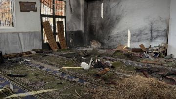 من بينهم أطفال .. 8 شهداء و 18 جريحا في تفجير استهدف مسجدا في مدينة حمص