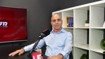 ضابط سابق في جيش لحد يكشف أسرار صفقات سرية بين إسرائيل وسوريا حول لبنان ضابط سابق في جيش لحد يكشف أسرار صفقات سرية بين إسرائيل وسوريا حول لبنان