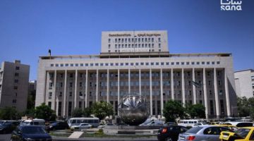 كيف علق المركزي على رفض مؤسسات مالية التعامل بفئات من العملة السورية؟