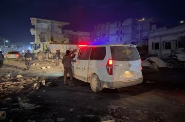 سوريا.. اكتشاف مقبرة جماعية داخل مبنى أمن الدولة سابقا بمدينة معرة النعمان في ريف إدلب (صور) سوريا.. اكتشاف مقبرة جماعية داخل مبنى أمن الدولة سابقا بمدينة معرة النعمان في ريف إدلب (صور)