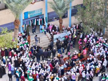 مدارس الميادين تحتفي بالذكرى الأولى للتحرير بفعاليات شعرية وفنية تجسد روح الصمود مدارس الميادين تحتفي بالذكرى الأولى للتحرير بفعاليات شعرية وفنية تجسد روح الصمود