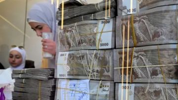 مصرف سوريا المركزي يحدد بداية 2026 موعدا لبدء إبدال الليرة بالعملة الجديدة