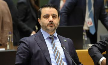 الشيباني يؤكد لسيناتور أمريكي ركائز السياسة السورية للحوار مع كل الأطراف الدولية بما فيها واشنطن الشيباني يؤكد لسيناتور أمريكي ركائز السياسة السورية للحوار مع كل الأطراف الدولية بما فيها واشنطن