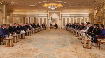 مرحلة اقتصادية جديدة.. ماذا دار بين الشرع ورجال الأعمال السوريين في الإمارات؟ مرحلة اقتصادية جديدة.. ماذا دار بين الشرع ورجال الأعمال السوريين في الإمارات؟