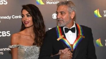 أول عرض مسرحي لجورج كلوني..مئات المشاهير جاءوا إلا زوجته أول عرض مسرحي لجورج كلوني..مئات المشاهير جاءوا إلا زوجته