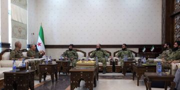 رئيس هيئة الأركان ومسؤول الارتباط في الجيش اللبناني يبحثان تعزيز التنسيق العسكري بين البلدين