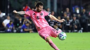 في مباراة شهدت لفتة إنسانية منه.. ميسي يصبح اللاعب الأكثر مساهمة في إحراز الأهداف لإنتر ميامي في مباراة شهدت لفتة إنسانية منه.. ميسي يصبح اللاعب الأكثر مساهمة في إحراز الأهداف لإنتر ميامي