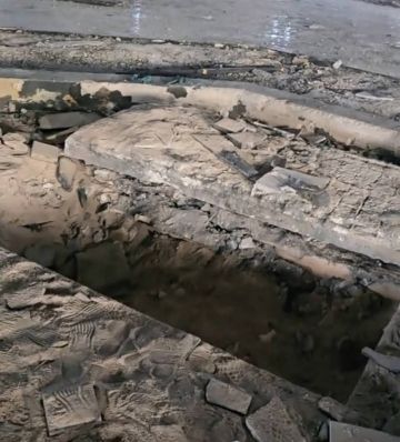 مجهولون ينبشون قبر حافظ الأسد في مسقط رأسه وينقلون الرفاة إلى مكان مجهول (فيديو صور) مجهولون ينبشون قبر حافظ الأسد في مسقط رأسه وينقلون الرفاة إلى مكان مجهول (فيديو صور)