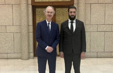 بيدرسون يجدد الدعوة إلى إلغاء العقوبات المفروضة على سوريا ومد يد العون لحكومتها لتنجح في مهامها بيدرسون يجدد الدعوة إلى إلغاء العقوبات المفروضة على سوريا ومد يد العون لحكومتها لتنجح في مهامها