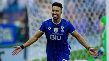 مقلدا الأمير محمد بن سلمان.. سالم الدوسري يحتفل بهدفه أمام الفتح (فيديو) مقلدا الأمير محمد بن سلمان.. سالم الدوسري يحتفل بهدفه أمام الفتح (فيديو)