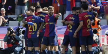 برشلونة يحسم الكلاسيكو بفوزه على ريال مدريد ويقترب من لقب الدوري الإسباني برشلونة يحسم الكلاسيكو بفوزه على ريال مدريد ويقترب من لقب الدوري الإسباني