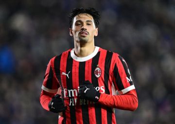 سيتي يستعد للتعاقد مع لاعب الوسط الهولندي ريندرز من ميلان سيتي يستعد للتعاقد مع لاعب الوسط الهولندي ريندرز من ميلان
