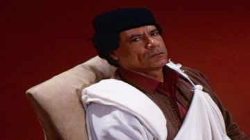 كيف خدع القذافي الموساد وحطت شخصية مقربة من الأسد في مطار إسرائيلي؟