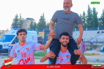عندما يُحمل الوالد على الأكتاف.. الشقيقان حسن وأنس دهان قصة نجاح أهلاوية مُلهمة. عندما يُحمل الوالد على الأكتاف.. الشقيقان حسن وأنس دهان قصة نجاح أهلاوية مُلهمة.