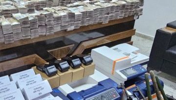 الأمن الجنائي يستعيد أسلحة وأموالا سرقت أثناء تحرير سوريا الأمن الجنائي يستعيد أسلحة وأموالا سرقت أثناء تحرير سوريا