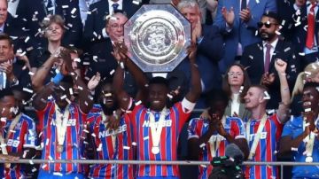 كريستال بالاس يتوج بلقب درع المجتمع بفوزه على ليفربول بركلات الترجيح كريستال بالاس يتوج بلقب درع المجتمع بفوزه على ليفربول بركلات الترجيح