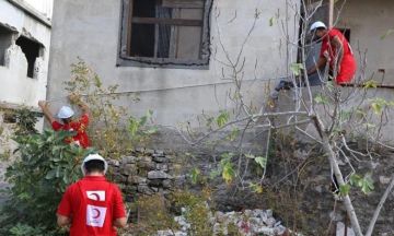 الإعلام التركي الرسمي : استجابة لمناشدة طفل.. الهلال الأحمر التركي يرمم منزلا في سوريا الإعلام التركي الرسمي : استجابة لمناشدة طفل.. الهلال الأحمر التركي يرمم منزلا في سوريا