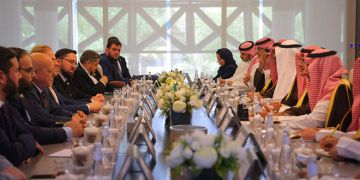 سوريا والسعودية تبحثان تنمية الاستثمارات والتعاون الصناعي