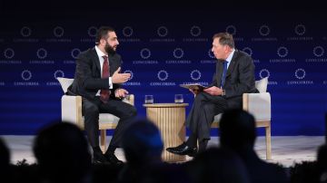 من رجل حرب إلى رئيس.. شاهد رد الشرع على سؤال مدير الـ CIA السابق ديفيد بيتراوس (فيديو)