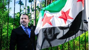 في لحظة تاريخية.. العلم السوري يرتفع بواشنطن بعد عقود من الغياب في لحظة تاريخية.. العلم السوري يرتفع بواشنطن بعد عقود من الغياب