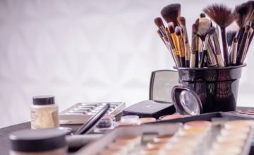 جدل واسع على مواقع التواصل يثيره تعميم لمحافظ اللاذقية يقضي بمنع وضع المكياج للموظفات