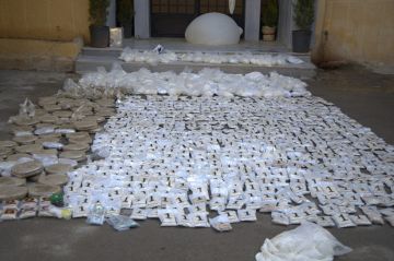 في طريقها من لبنان إلى الخليج.. سوريا تحبط تهريب شحنة كبيرة من المخدرات (صور)